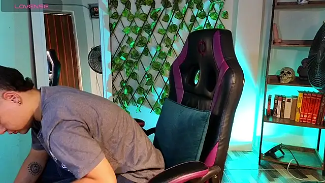 demimoore222 online show from March 18, 2025, 8:48 pm