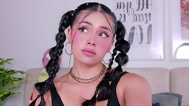 SaritaBratz online show from November 28, 2025, 9:04 pm