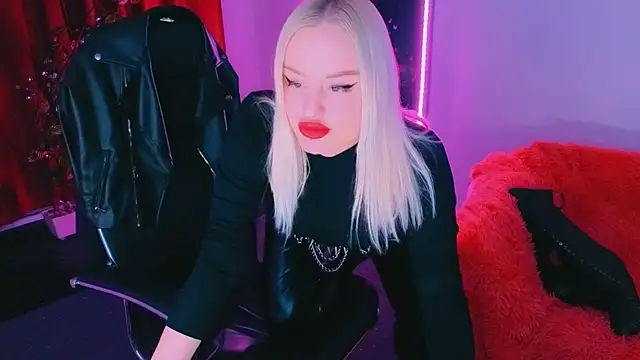 Snapshot of Miss_Alice_Silver chatting on April 19, 2026, 7:05 pm Miss Alice Silver online show from April 19, 2026, 7:05 pm