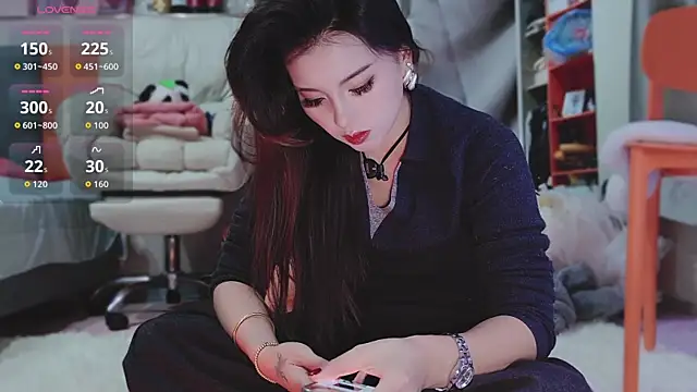 guoguo7777777 online show from December 4, 2025, 3:11 pm