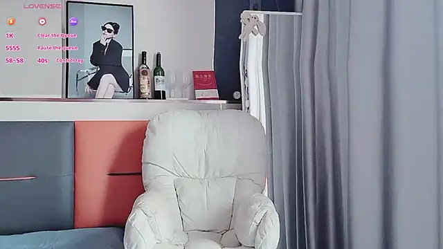 guoguo7777777 online show from November 6, 2025, 7:23 am