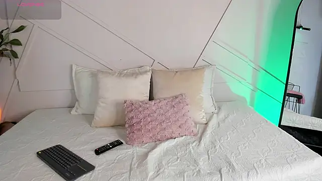 Snapshot of alanarouge chatting on December 5, 2025, 11:53 am alanarouge online show from December 5, 2025, 11:53 am