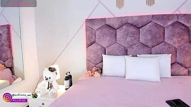 aurora collinss  online show from January 19, 2026, 12:42 pm