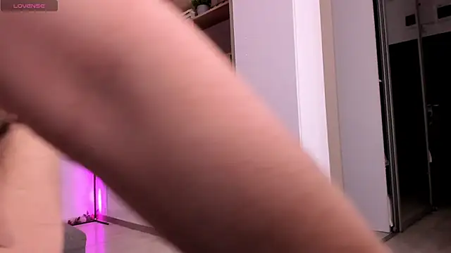 NatashaVoss online show from November 30, 2025, 8:42 pm