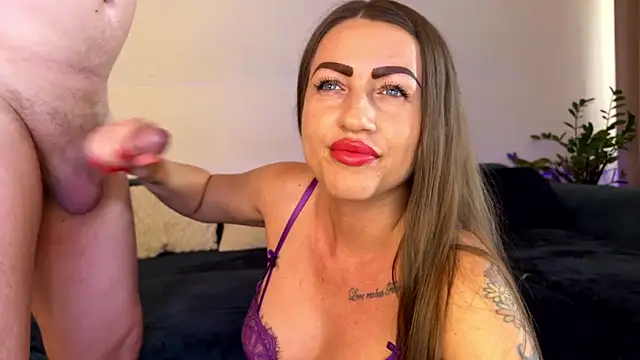 Snapshot of Milf_Andy chatting on July 1, 2026, 12:05 pm Milf Andy online show from July 1, 2026, 12:05 pm