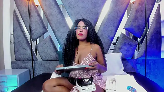 Snapshot of CandyMartinez_ chatting on October 17, 2025, 9:49 pm CandyMartinez online show from October 17, 2025, 9:49 pm