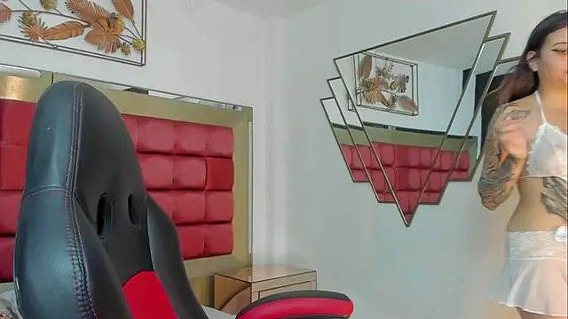 SaskiaGrendel online show from November 5, 2025, 6:11 pm