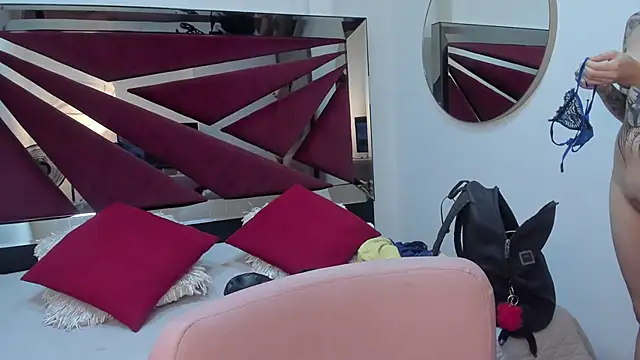 SaskiaGrendel online show from November 12, 2025, 6:12 pm