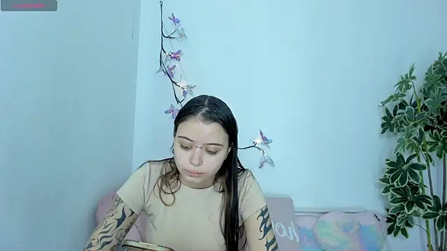 SaskiaGrendel online show from October 22, 2025, 6:07 pm