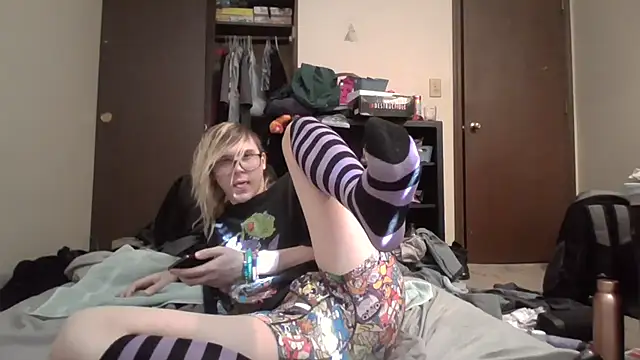 amethystbunnyboy online show from March 6, 2025, 4:49 pm