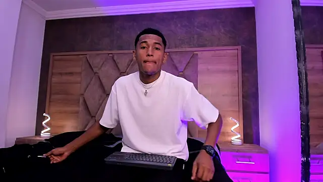 LexiAndDeker online show from November 24, 2025, 5:02 pm