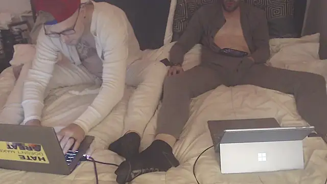 Snapshot of weknowourworth6999 chatting on October 31, 2025, 2:30 am weknowourworth6999 online show from October 31, 2025, 2:30 am