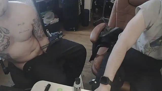 Snapshot of weknowourworth6999 chatting on November 20, 2025, 2:40 pm weknowourworth6999 online show from November 20, 2025, 2:40 pm