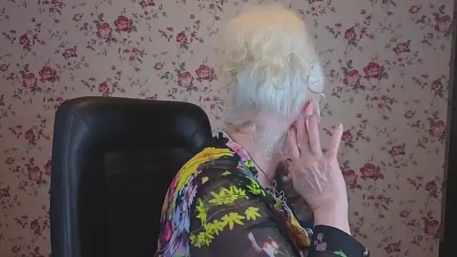 Maya Mayflower online show from April 4, 2026, 3:02 am