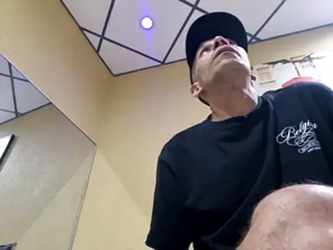 karlossan24 online show from March 18, 2026, 6:49 am