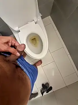 karlossan24 online show from April 3, 2026, 2:34 pm