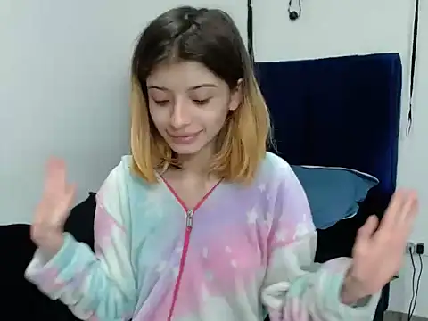 KratosAfroditacs online show from October 27, 2025, 5:47 pm