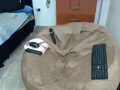 KratosAfroditacs online show from November 14, 2025, 9:07 pm