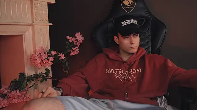 hot  hunterr online show from March 22, 2025, 6:14 pm