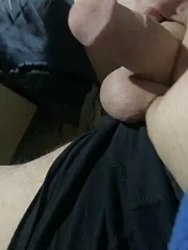 Snapshot of Djv16 chatting on April 4, 2026, 12:17 am Djv16 online show from April 4, 2026, 12:17 am