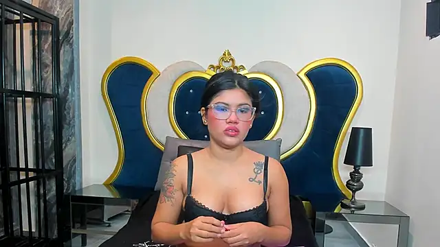 Snapshot of NovaMichel chatting on December 1, 2025, 11:33 am NovaMichel online show from December 1, 2025, 11:33 am