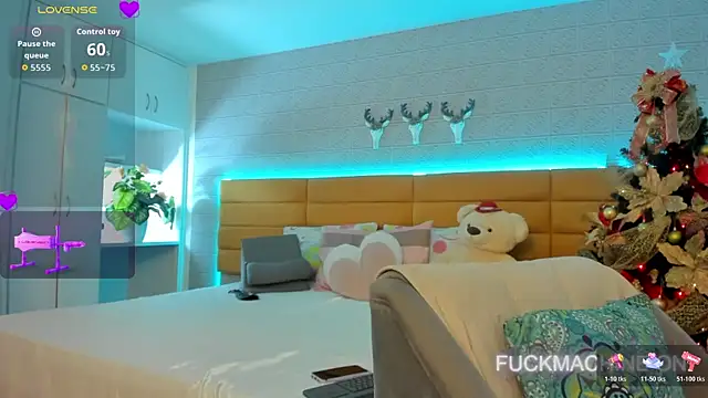 LeilaHiuston online show from November 9, 2025, 8:13 pm