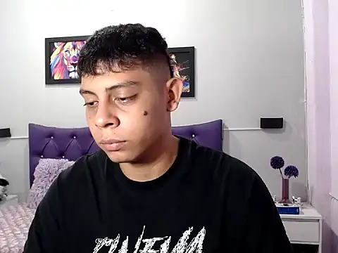 Snapshot of Alejandroo_22 chatting on October 24, 2025, 1:43 pm Alejandroo 22 online show from October 24, 2025, 1:43 pm
