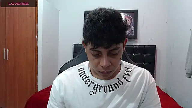 Snapshot of Alejandroo_22 chatting on March 20, 2025, 6:31 pm Alejandroo 22 online show from March 20, 2025, 6:31 pm