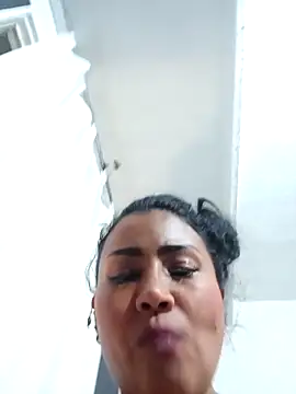 Snapshot of Ariana_Rodriguez chatting on November 15, 2025, 12:25 am Ariana Rodriguez online show from November 15, 2025, 12:25 am