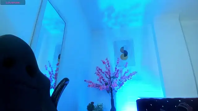 Ayliinn  online show from April 12, 2026, 12:47 am