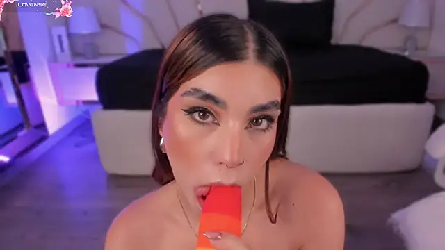 Violeta-Marquez online show from March 13, 2025, 3:06 pm