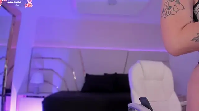 Violeta-Marquez online show from March 14, 2025, 2:52 pm