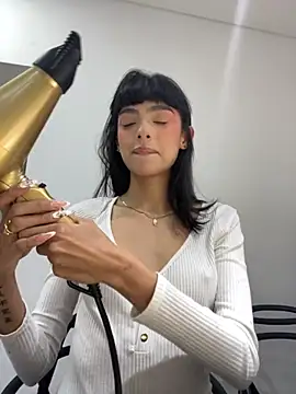 ZaraLuuv online show from September 28, 2025, 4:58 pm