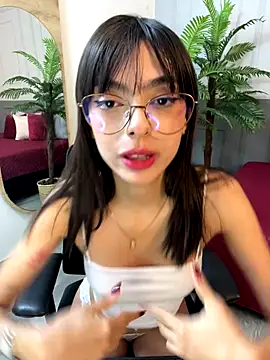 ZaraLuuv online show from November 24, 2025, 4:29 pm