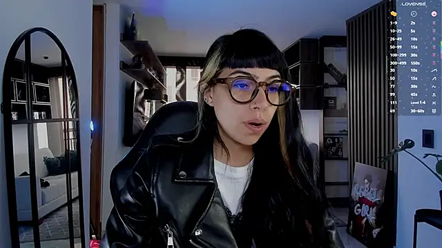 Saraa Desiree online show from March 19, 2026, 3:12 pm