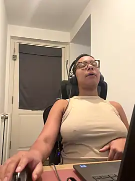 Melia Rayne online show from December 22, 2025, 11:21 am