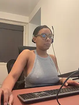 Melia Rayne online show from March 13, 2026, 10:42 am