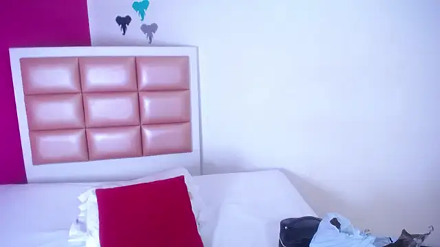 Snapshot of tiny_sarah1 chatting on October 29, 2025, 3:44 pm tiny sarah1 online show from October 29, 2025, 3:44 pm