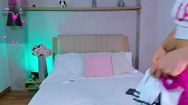 Snapshot of isabella_winkler chatting on November 16, 2025, 2:44 pm isabella winkler online show from November 16, 2025, 2:44 pm