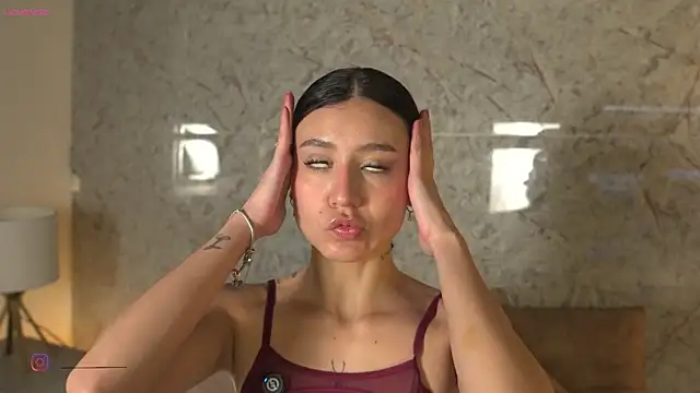 alison222  online show from February 14, 2026, 12:27 pm