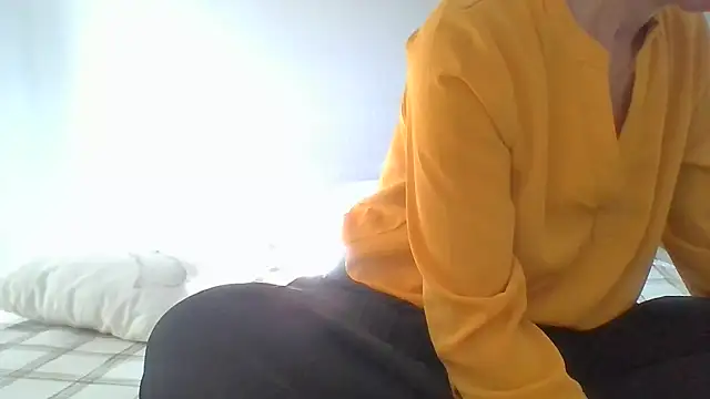 Valentinette online show from November 9, 2025, 1:26 pm