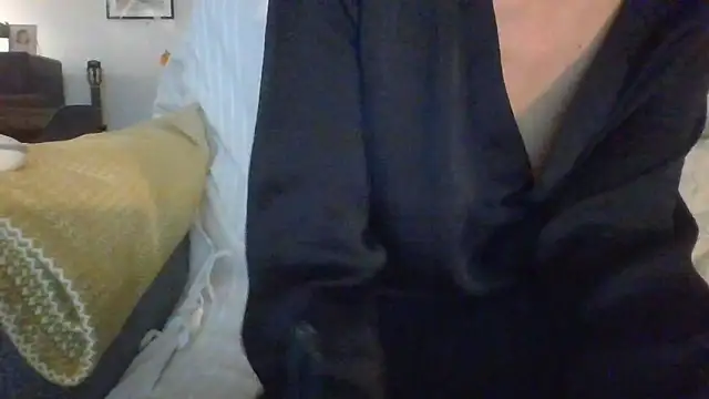 Valentinette online show from October 28, 2025, 10:31 pm