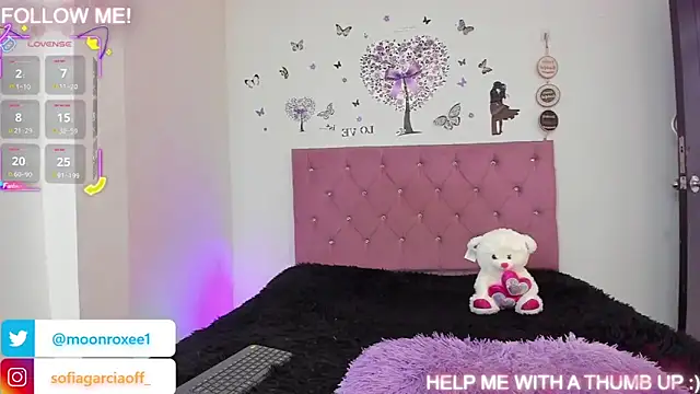 Moonroxe  online show from September 23, 2025, 2:35 pm