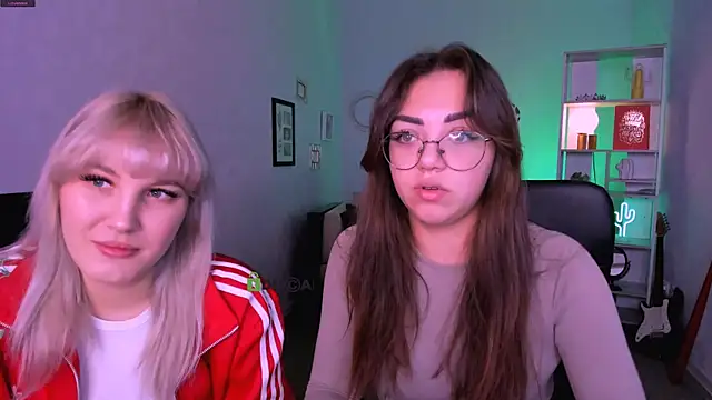 Snapshot of kiki_swan chatting on December 15, 2025, 6:52 am kiki swan online show from December 15, 2025, 6:52 am