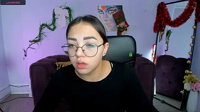 Snapshot of kiki_swan chatting on January 10, 2026, 6:53 am kiki swan online show from January 10, 2026, 6:53 am