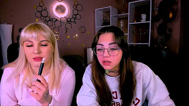 Snapshot of kiki_swan chatting on February 6, 2026, 7:04 am kiki swan online show from February 6, 2026, 7:04 am