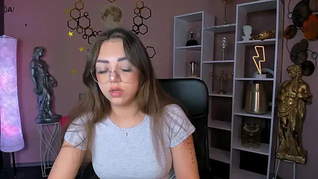 kiki swan online show from May 14, 2026, 12:13 pm