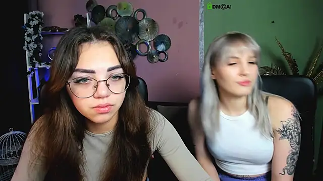 Snapshot of kiki_swan chatting on December 4, 2025, 6:45 am kiki swan online show from December 4, 2025, 6:45 am