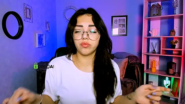 Snapshot of kiki_swan chatting on March 14, 2025, 6:53 am kiki swan online show from March 14, 2025, 6:53 am