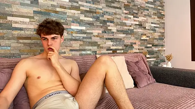 Snapshot of Aurora_5 chatting on January 7, 2026, 12:21 pm Aurora 5 online show from January 7, 2026, 12:21 pm